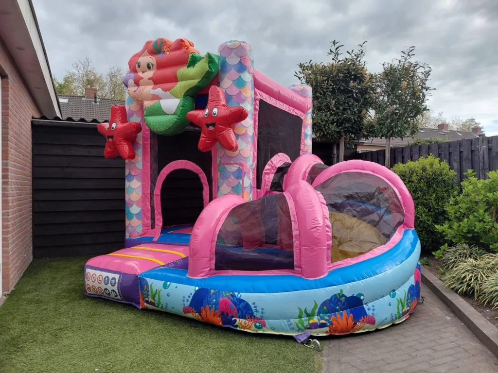 Roze zeemeermin springkussen met glijbaan